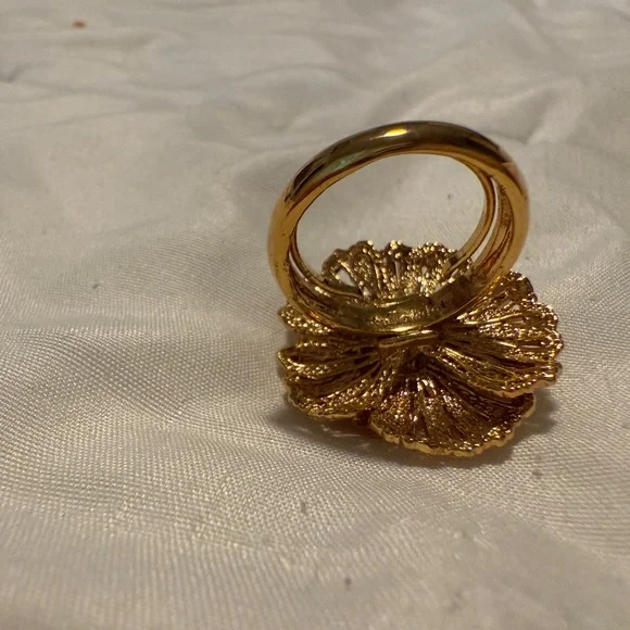 New Stella and Dot Elegant Gold Floral Ring - Picture 3 of 4